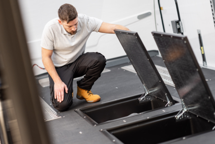 Podlahové úložné boxy