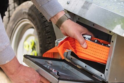 Boční úložné skříňky