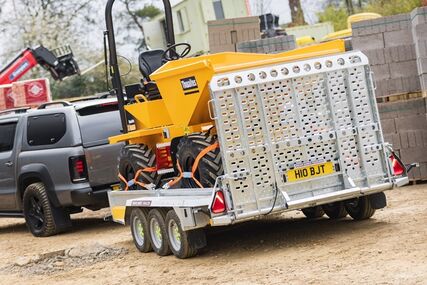 Masivní děrovaný zadní panel