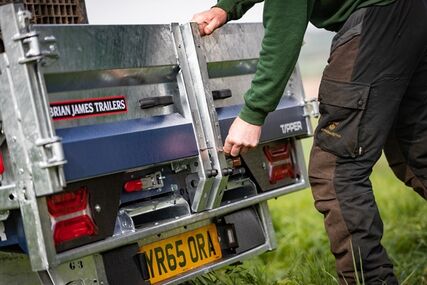 Zadní dveře s bočním závěsem