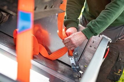 Pevné upínací pásy